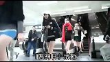 台北“无裤日”正妹翘臀迷你小内搭地铁