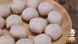 你还在用饺子皮包饺子？别傻了！饺子皮这样吃味道更赞！