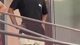 海港半场0-3!包厢观战的武磊相当无奈