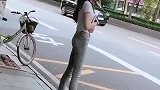 街头偶遇长腿小姐姐，身材实在是太好了，回头一笑的瞬间爱上了