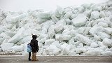 全球罕见的冰海啸，7米高的冰墙涌上海岸，犹如一座“冰山”！