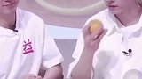 肖战的世界奇奇怪怪，遇到什么东西都想凑上去闻一闻，果然是个憨