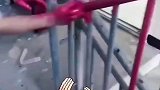 装修刷油漆，中国师傅vs非洲师傅，哪个手法更好？