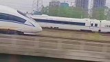 三列动车组列车你追我赶争分夺秒上演飙车时刻，这就是中国高铁！
