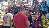 大批中国游客到越南扫荡，香烟几十一条，真的实惠吗？