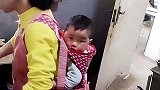 丈夫独臂，妻子每天背着儿子工作，两人共同努力坚强生活