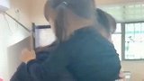 女儿先动手打妈妈，没想到她竟恶人先告状，跟姥姥撒娇