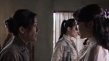 女记者为蛙女打抱不平去找水警队长，仍然于事无补