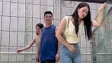 两个人之间要有怎样的信任，才能做到这样