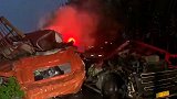 江苏淮安两货车相撞车头变形飞出十几米 司机：没想到还能活着