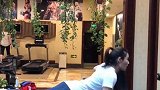 健身房看到一个小姐姐做练习，这是什么姿势，咱也不敢问！
