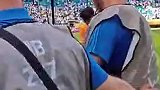 实拍莫德里奇赛后与扑出巴尔韦德点球的布努亲切交流
