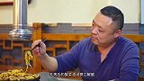 吃烤肉必搭配蘸料，再吃上点酸菜解腻，简直不要太爽