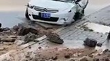 山东淄博：强降雨致墙堰坍塌滑坡，多车被土石砸压成废铁