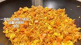 酱油炒饭怎么炒最好吃，大厨教你正确做法，香气四溢，拿肉都不换