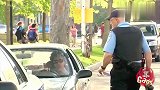 司机开车超速拒不承认,交警竟然被气哭了,司机无奈接受罚单！