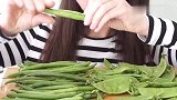 韩国妹子吃荷兰豆，抓起来就生吃，嚼起来好脆