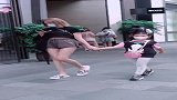 毫不夸张的说，这是一位身材最出众的，辣妈！