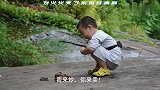 故事：螃蟹精摆摊卖龙虾，三岁小孩过来把龙虾吃个精光：我就尝尝