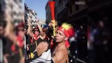 走上街头狂欢的比利时球迷 跳舞打鼓庆祝胜利