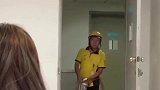高情商外卖小哥诠释什么叫专业，就算你在上课也不会让老师发现！