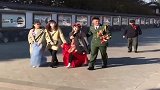 兵哥哥放假回家娶亲，清一色的霸道车很有排场！