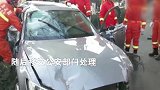 爆新鲜-2017123-两车相撞 护栏扎进轿车驾驶室