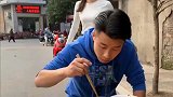 小伙子也太激动了吧，一个动作之后超级尴尬了