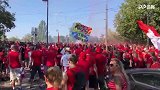 红色海洋！3-1力克多特 柏林联球迷上街游行