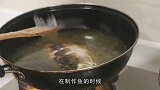 给鱼去腥时，别只会用葱姜和料酒，学会这几招，鱼肉鲜嫩没腥味！