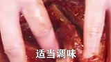今天我那个可爱迷人的姐姐来我家，于是我给她做了蒜香排骨！