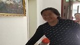 大衣嫂鼓捣大衣哥的古筝玩，啥都不懂，也就听听声音！