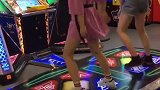 美女小姐姐玩跳舞机，没想到跳的这么帅气，我都爱上她了！