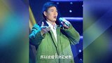 “大衣哥”朱之文被人敬酒,这个动作暴露他的本质,网友们炸锅