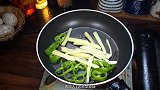 土豆丝怎么炒才好吃，简单又好吃的青椒炒土豆丝，超级下饭
