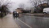 吉普牧马人去雪地撒野，轮胎打滑才明白多尴尬，不过四驱还算不错
