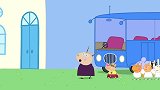 小猪佩奇：学校要求运动服，佩德罗却不一样，穿了个英雄服