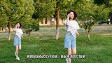 李沁出行，穿修身长袖针织衫搭一条黑色皮裙，美貌挡不住！