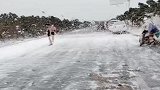 一秒入冬？山西运城现“八月飞雪”奇景