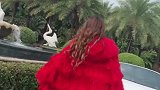 紧身包臀长裙搭配肉色丝袜细高跟，魅力十足散发女人气质