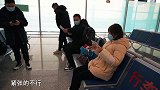 桃子姐和包立春出远门，第一次坐飞机，吃北京烤鸭，玩雪，真开心