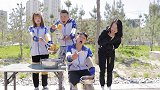 大厨打饭又出新花样，要求通过“不弯曲”挑战，就给满满打一盆！