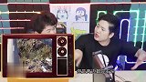 憋笑大挑战：女孩用脚逗哈士奇，被反咬一口！