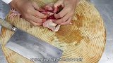 粤菜里历史悠久的名菜鸽吞燕，汤鲜味美鸽肉与燕窝的口感清而回味