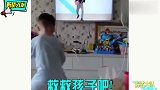 搞笑视频集锦你吃烧鸡狗看着这口水流的,是人干的事儿吗