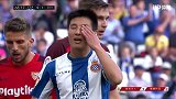 小可爱！武磊背标配国足书包出战塞维 面对冲突一脸懵比