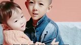 妹妹参加宴会回来，给哥哥带了一堆吃的，哥哥竟这样做
