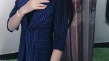 美女小姐姐时尚穿搭包臀裙,完美的展现身材魅力