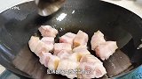 红烧肉还是湖南的正宗，特别是用板栗烧，肥而不腻，软糯香甜
