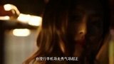 刘雯绝美侧脸逆光也很美 穿中国红机场“走秀”气场超正